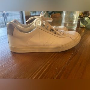 White veja tennis shoes size 39 white leather used